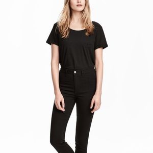 📿 {H&M} • basic black tee